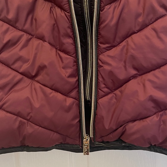 Marc New York Maroon & Black Quilted Vest With Pack Away Pouch - Picture 4 of 11